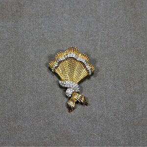 Vintage gold plated silver tone clear rhinestone Puccini fan pin